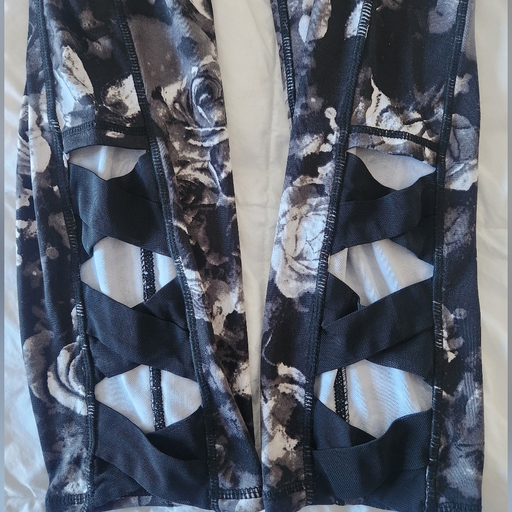 Capri Leggings - Picture 3 of 3